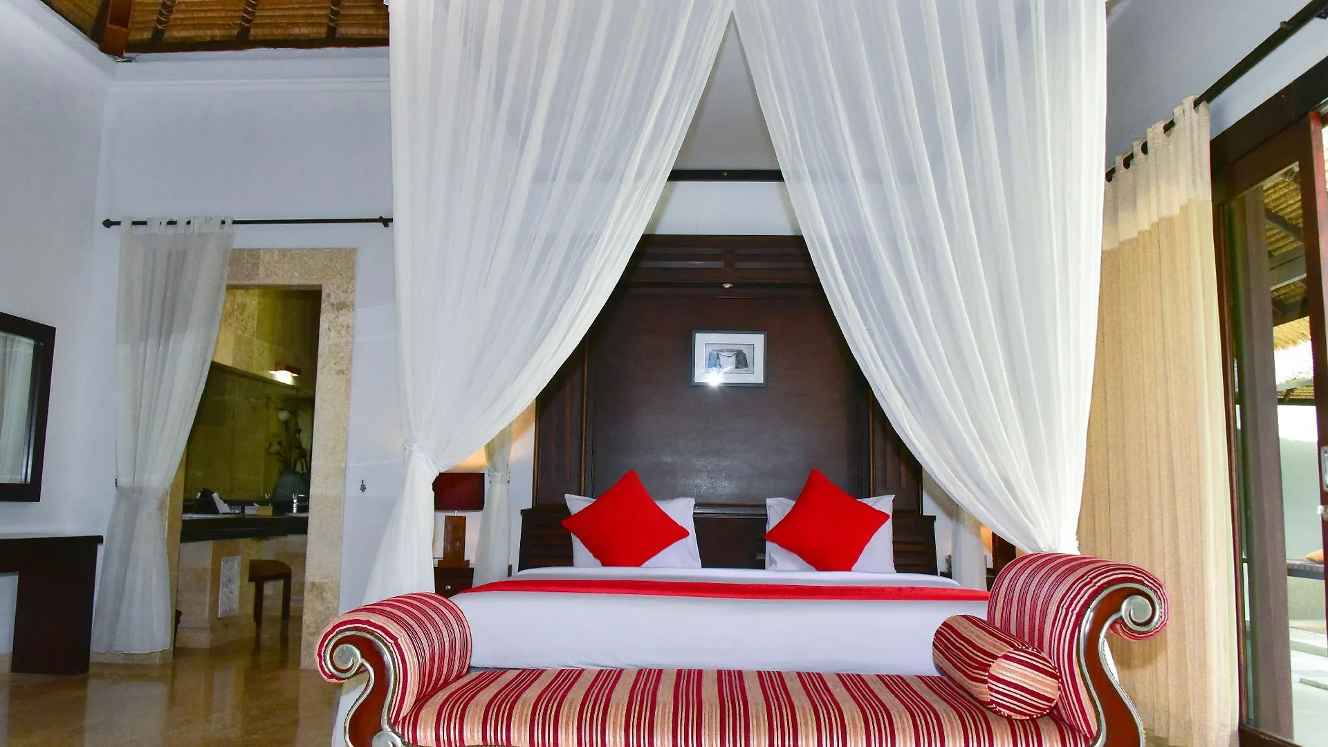Dreamland Villa Kuta  Hotel
